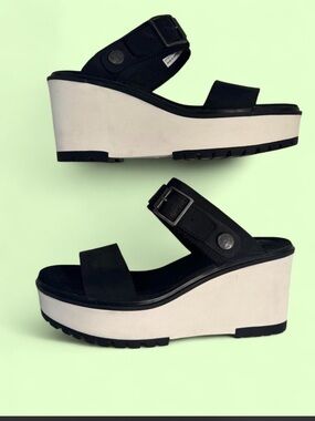 Timberland Koralyn Cross Band Wedge Sandals in Black/White Sz8.5